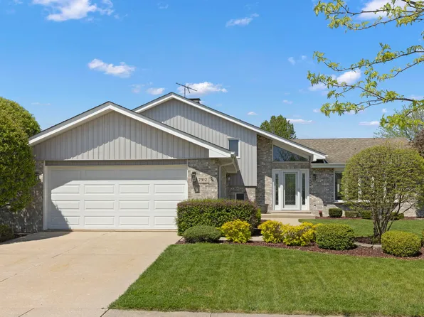 7912 Whittington Dr, Tinley Park, IL 60477
