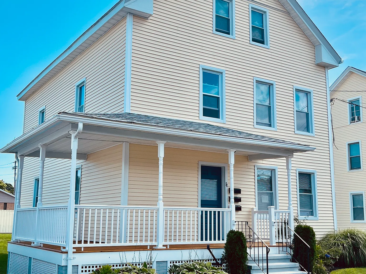 2 bed, 900 sqft, $1,950 — Photo 1