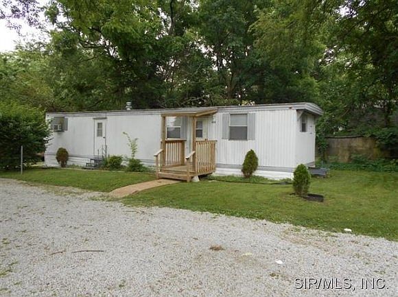 2nd image of 412 Ross Ln