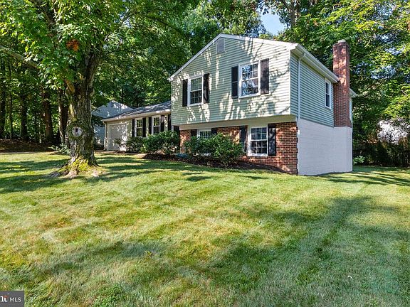 4th image of 5144 Bradfield Dr