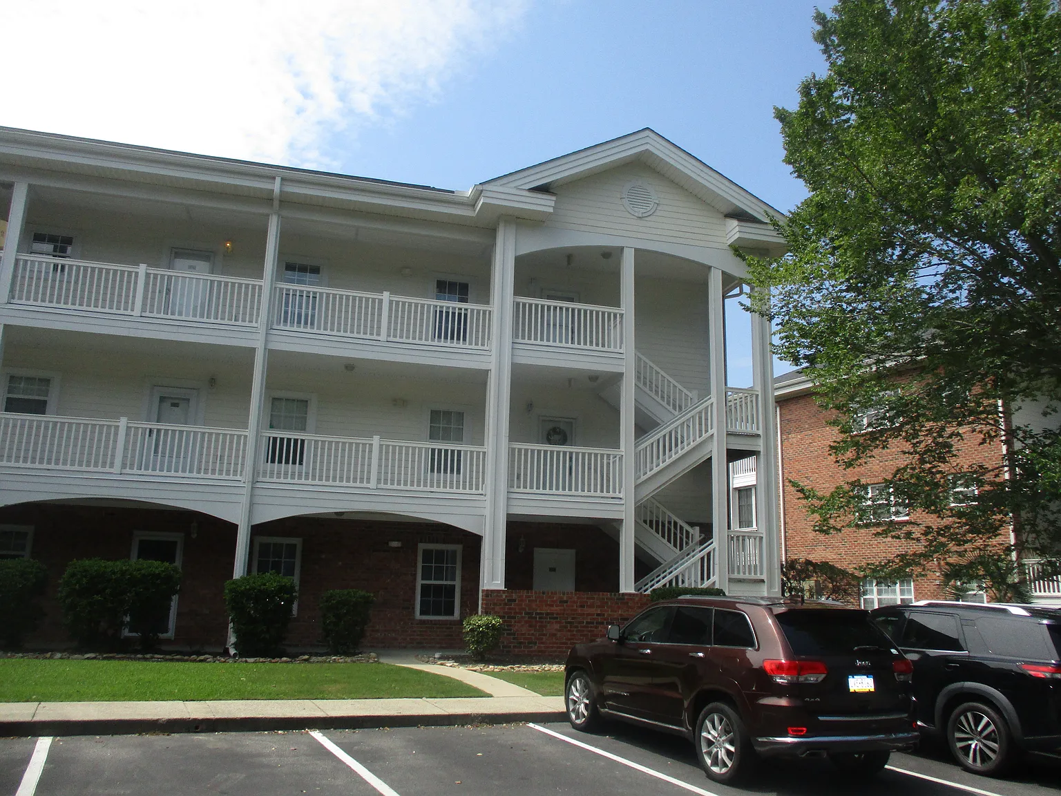 2 bed, 1000 sqft, $1,500 — Photo 2