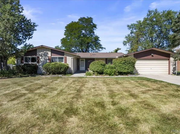 27957 Tavistock Trl, Southfield, MI 48034