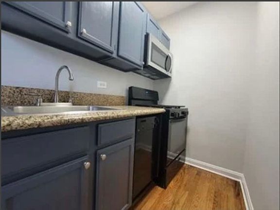 4th image of 3523 N Marshfield Ave #2D