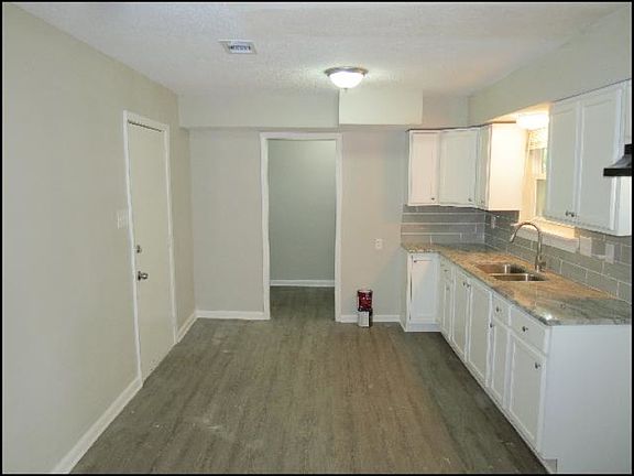 5th image of 10005 Carrie Ln