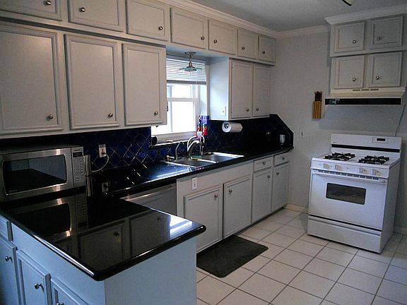 4th image of 4715 Ingersoll St