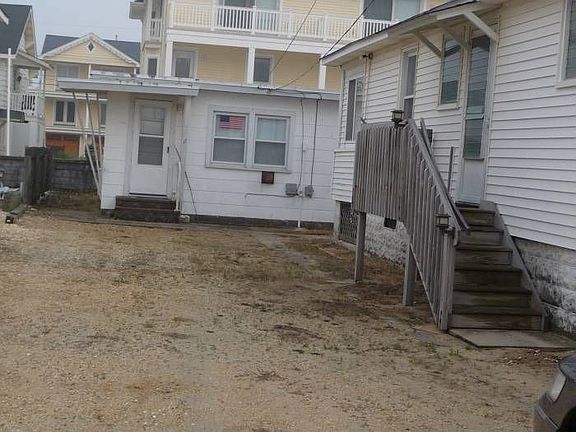 Side of main house, appar