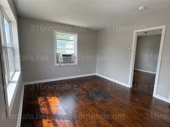 Frontier Village, 906 S High St #907, El Dorado, KS 67042