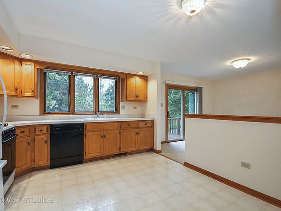 4th image of 16418 Sharon Ct