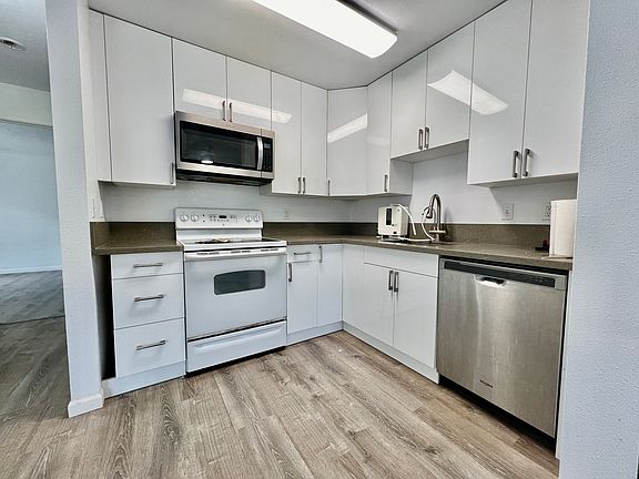 2nd image of 95-510 Wikao St APT E101