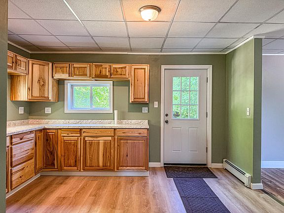 3rd image of 4 Pleasant Street
