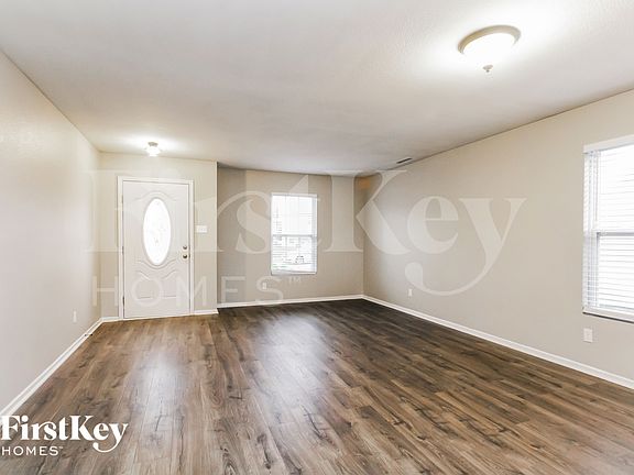 2nd image of 1643 Carriage Cir
