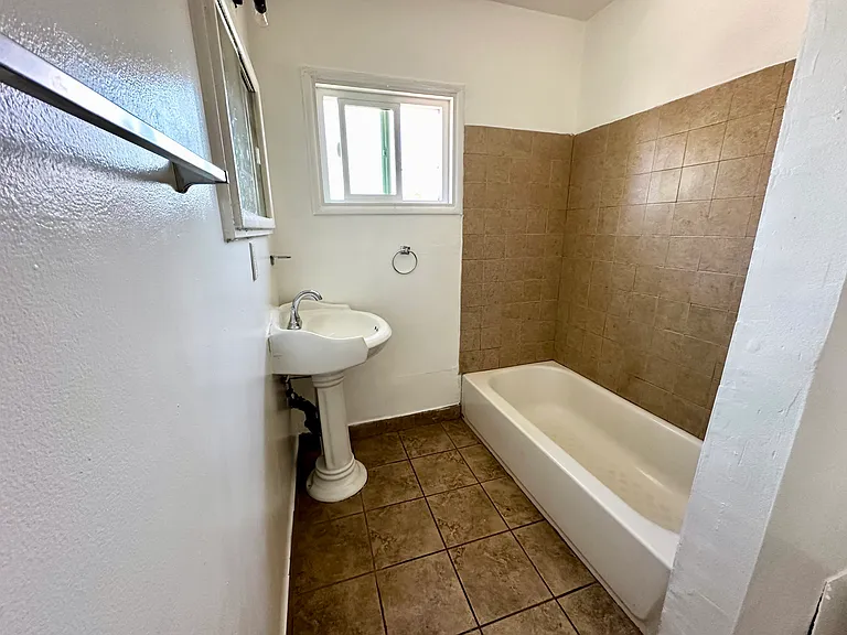 6813 San Luis Ave #C — Photo 9
