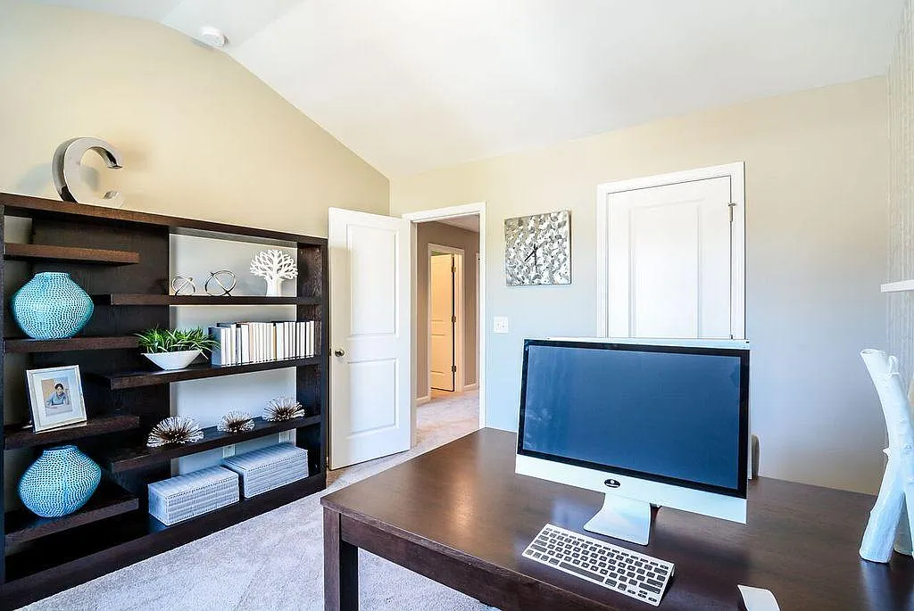 3 bed, 2.5 bath, 1560 sqft, $2,175 — Photo 3