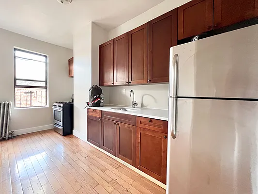 Rented by Zjama Realty Corp | media 2