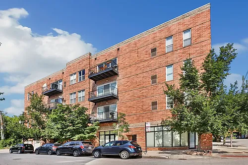 647 N Green St #207 Photo 1