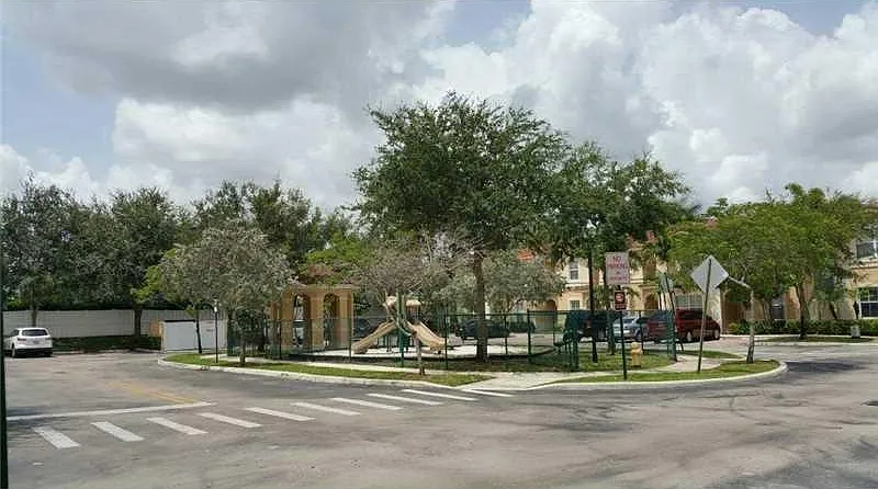 3 bed, 2.5 bath, 1697 sqft, $3,000 — Photo 3
