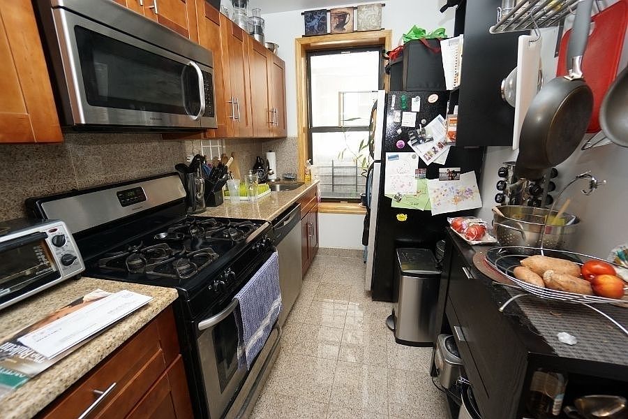 1st image of 343 E 9th St APT 2R