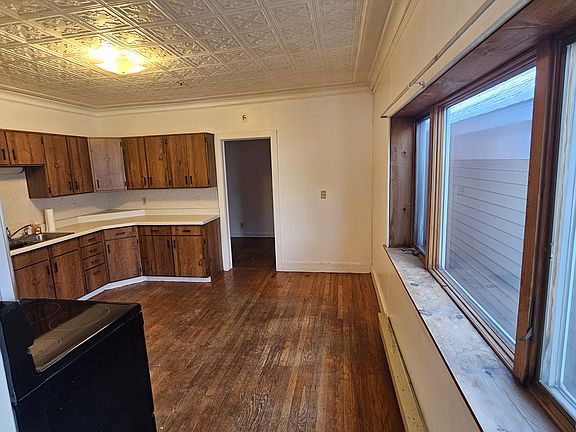 2nd image of 3 Hudson Ave #3