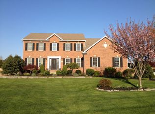 4245 Thornwood Ln, Williamsville, NY 14221