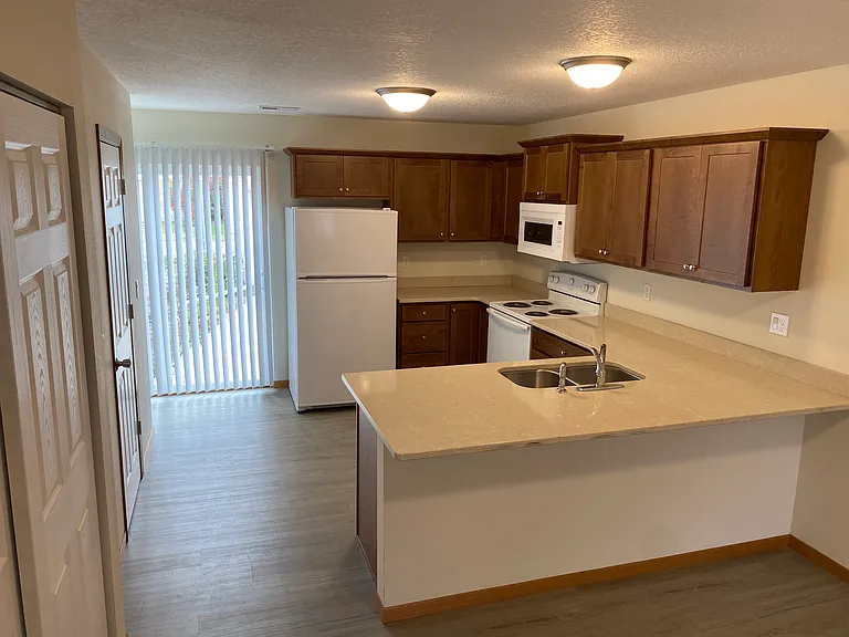 220 E Main St — Photo 1