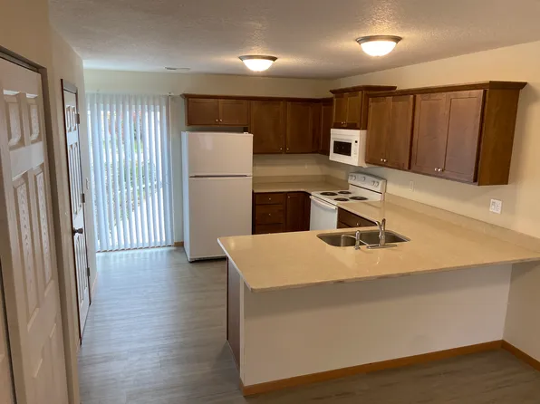 220 E Main St, Carroll, IA 51401