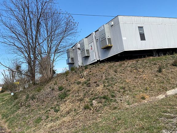 2nd image of 1577 Gentry Ln