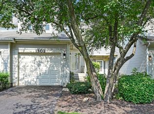 1302 Tennyson Ln #102, Naperville, IL 60540