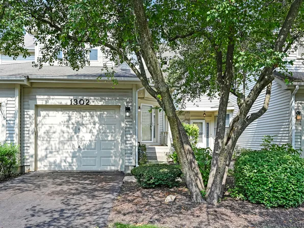 1302 Tennyson Ln #102, Naperville, IL 60540