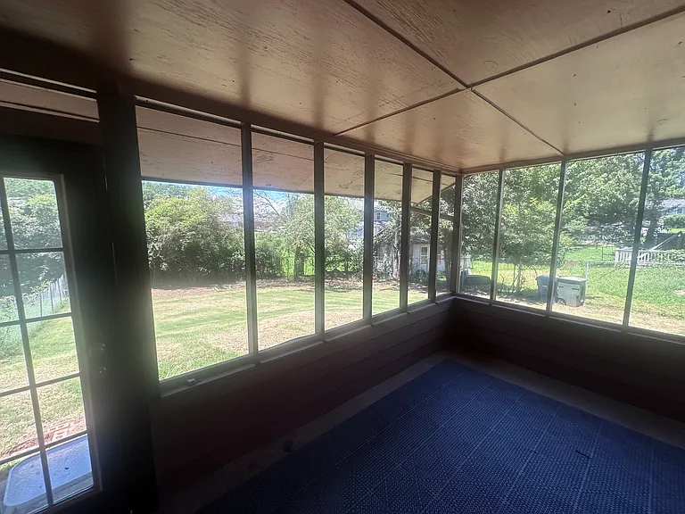 1002 Carla Pl — Photo 12