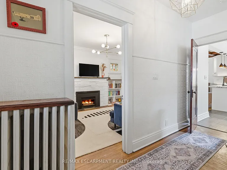 37 Connaught Ave S — Photo 6