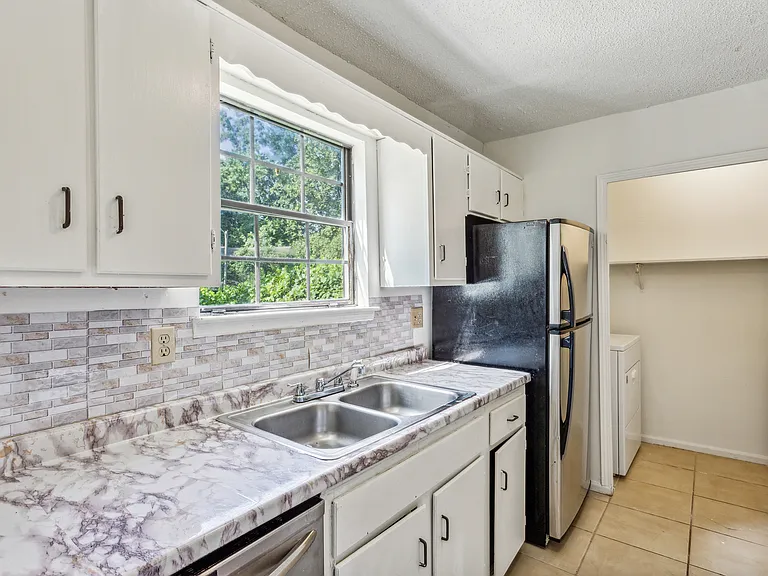 1281 Creekside Ct SE — Photo 5