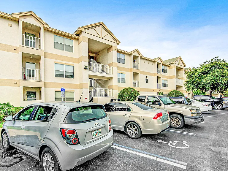 The Club at Sugar Mill Apartments — Photo 25