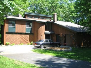7537 Summit Dr, Gladstone, MI 49837
