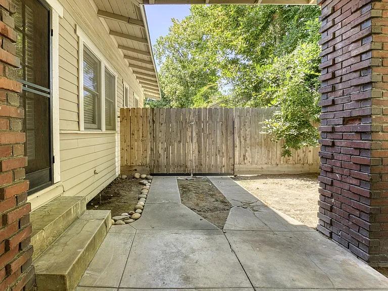 734 E Peralta Way — Photo 11