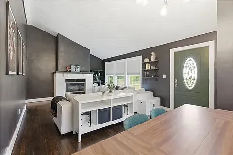 3384 Columbia Dr — Photo 2