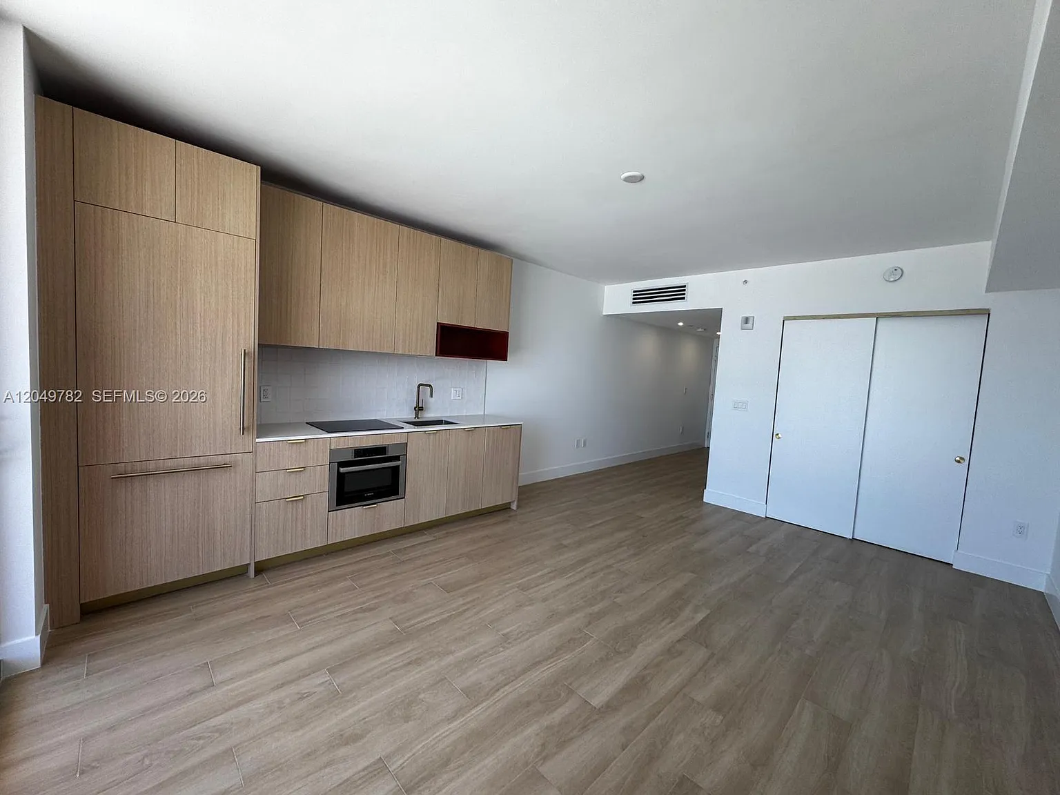 Studio, 1.0 bath, 569 sqft, $2,600 — Photo 3