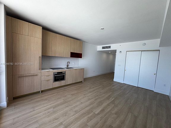 3rd image of 90 NE 32nd St #625