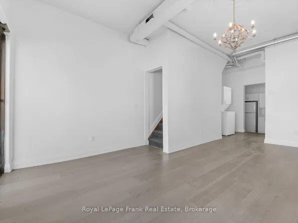 54 Main St S #1, Uxbridge, ON L9P 1J2