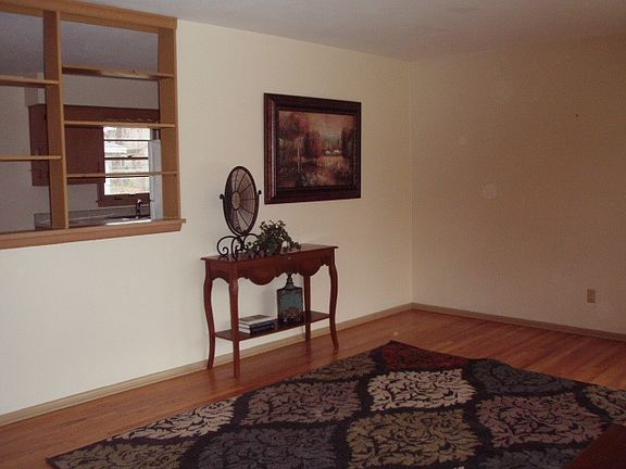 3rd image of 2315 Holmes St
