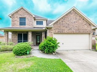 9703 Crestwood Dr, Mont Belvieu, TX 77523