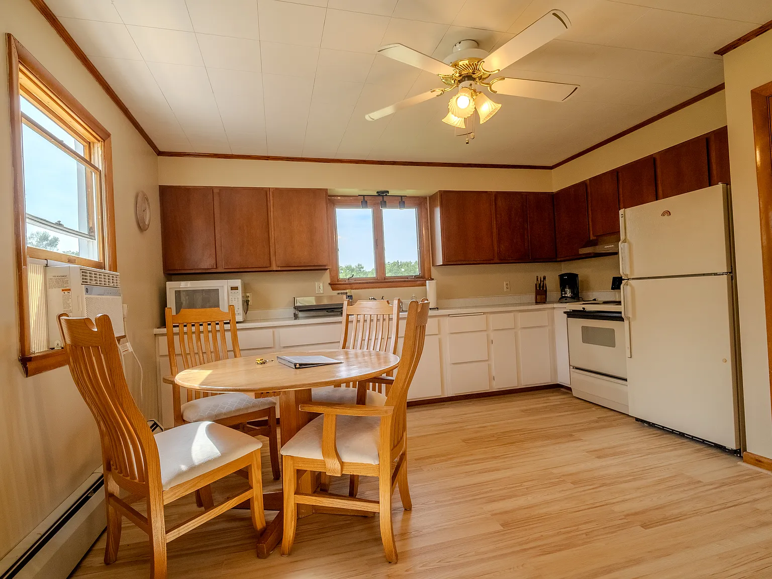 3 bed, 1204 sqft, $2,400 — Photo 4