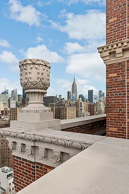 Sold by Compass | media 10