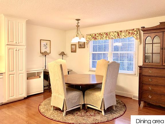 5th image of 152 Finch Ct