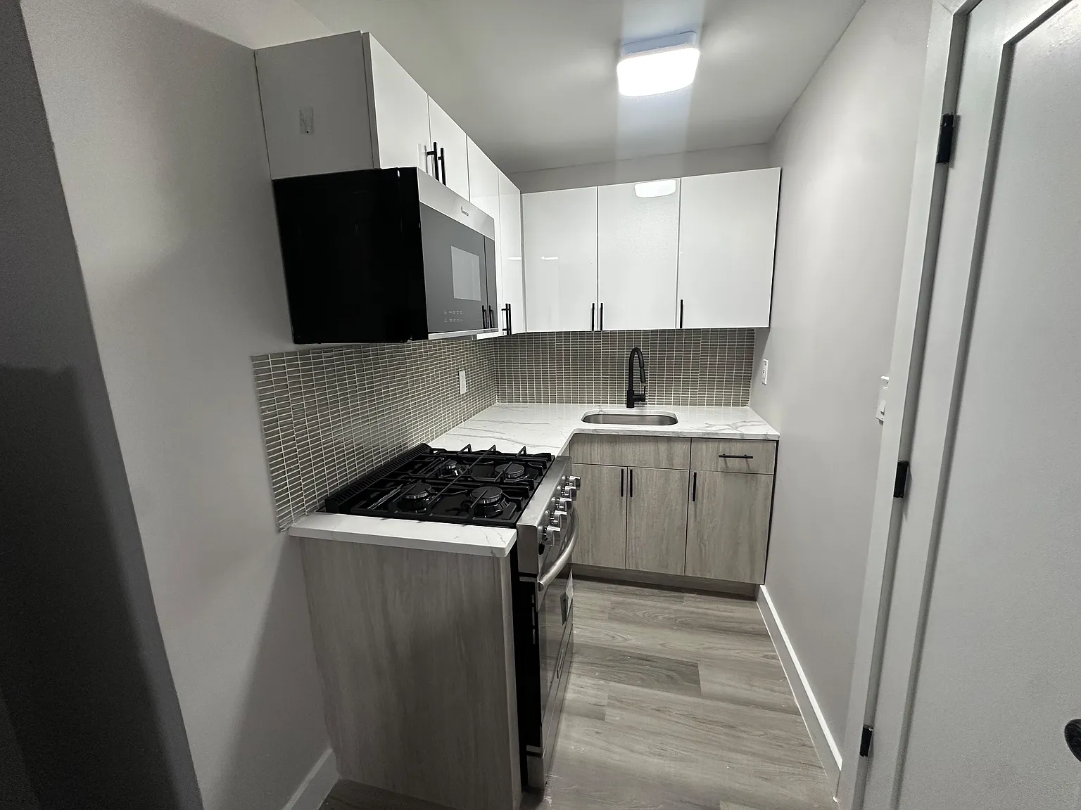 635 Bergen Ave — Photo 3