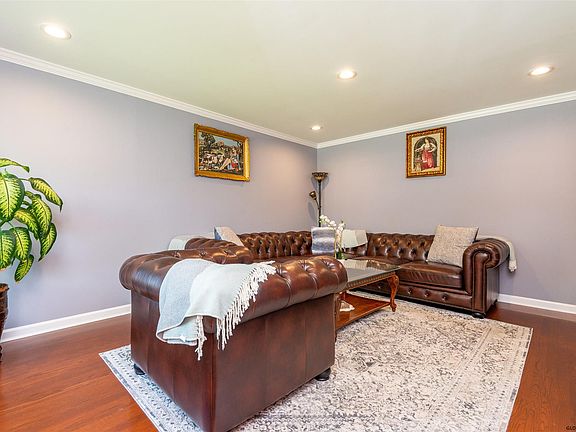 4th image of 33 Clayton Pl