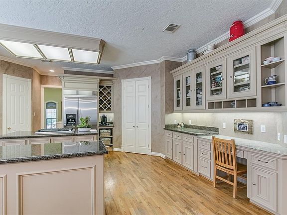 5th image of 18126 Langsbury Dr