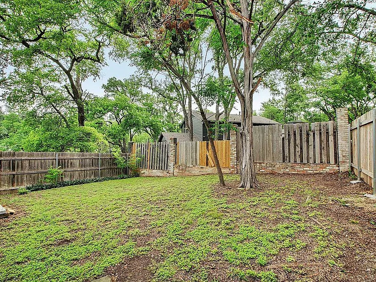 6108 Cherrylawn Cir — Photo 26