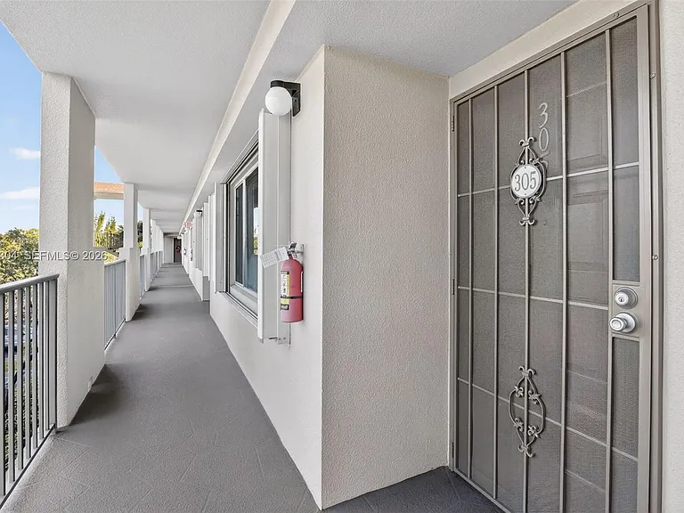 1651 SW 127th Ave #305A — Photo 28