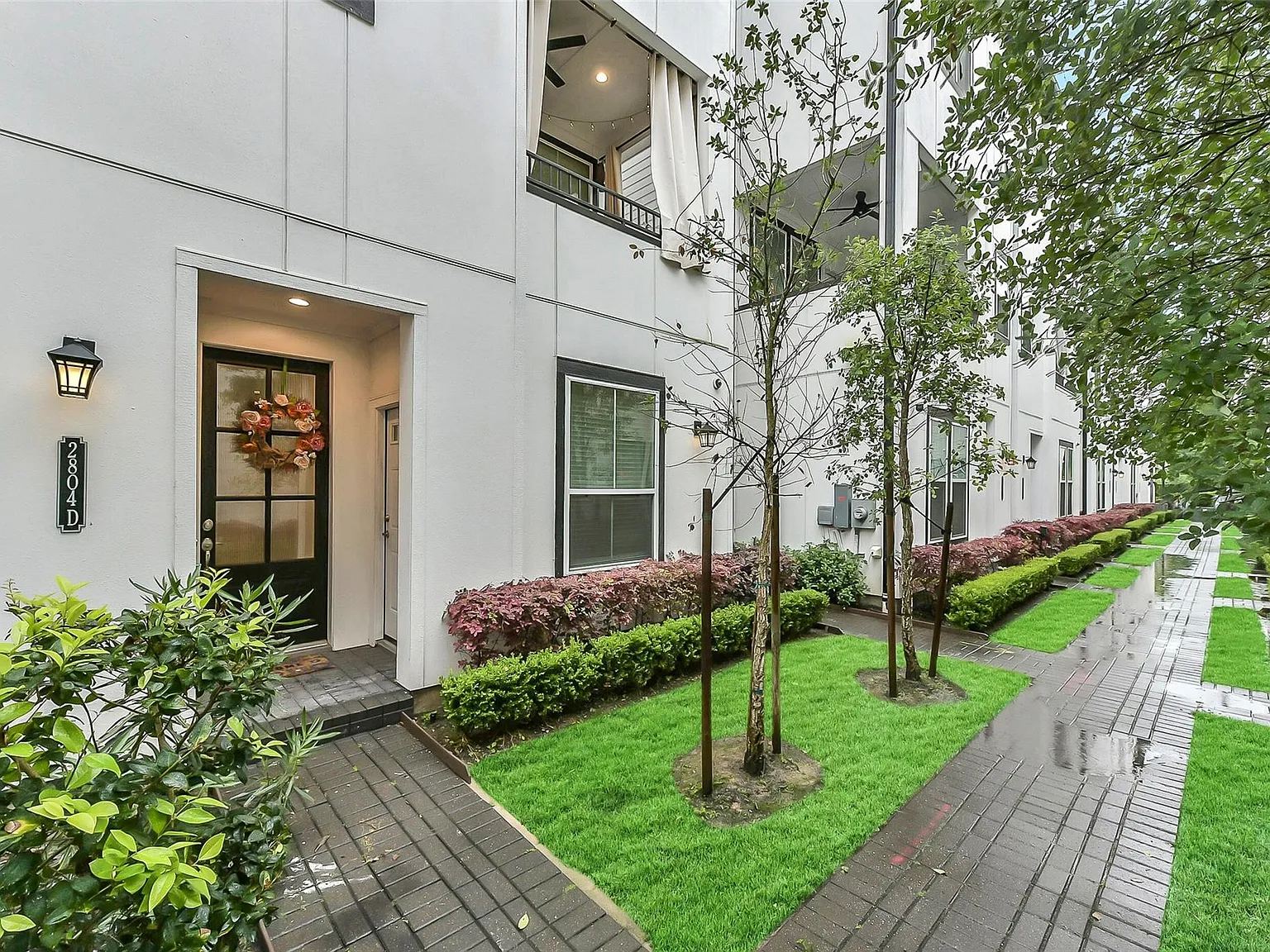 3 bed, 3.5 bath, 1735 sqft, $2,800 — Photo 1