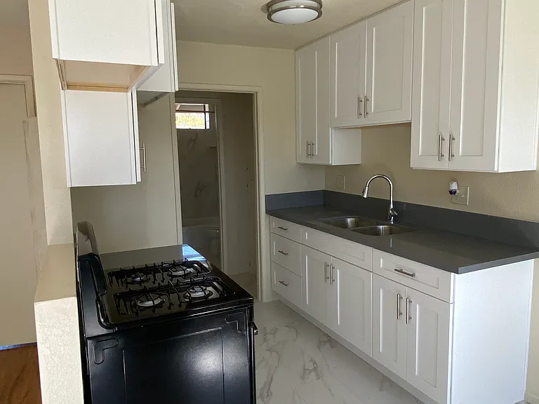 1082 Dawson Ave — Photo 4